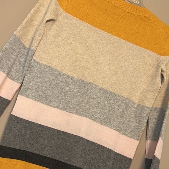 Tommy Hilfiger Stripe V-neck Lightweight Sweater - Size XXS - Picture 9 of 9